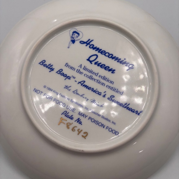 Danbury Mint Betty Boop Homecoming Queen Football Collector's Plate - Picture 6 of 8